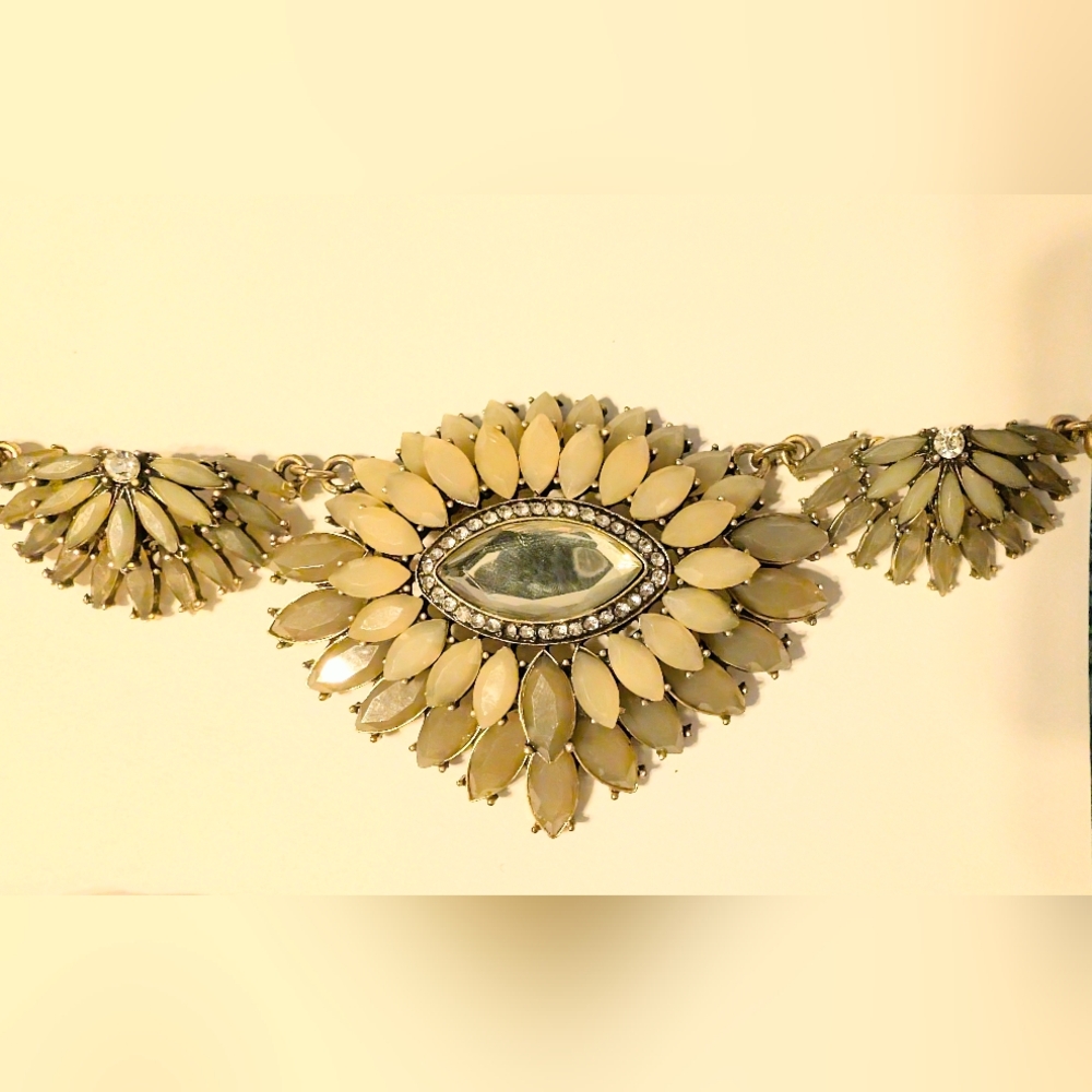 Elegant Cream and Silver Statement Necklace